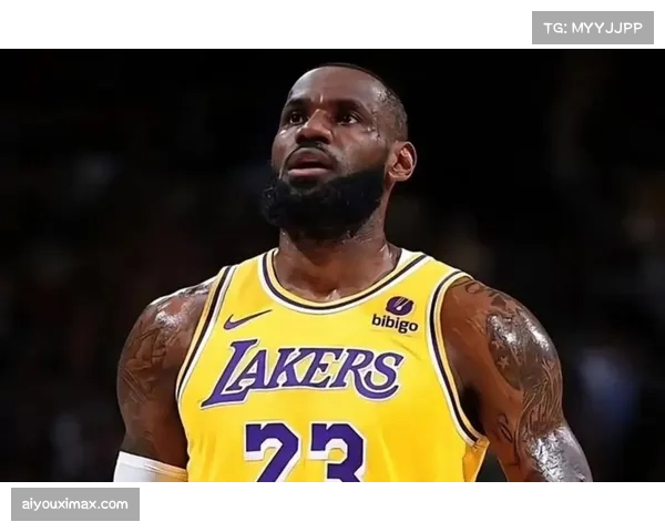 湖人老詹转型蓝领角色:减少持球专注防守的战术调整 湖人老詹转型蓝领角色:减少持球专注防守的战术调整